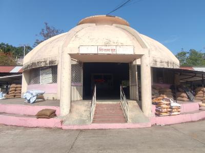 7 Auction Hall